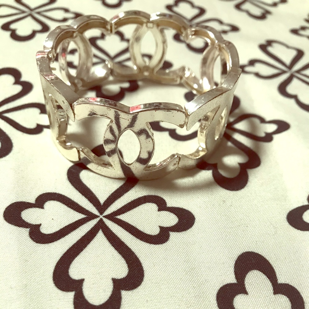 Stretch fashion jewelry bracelet